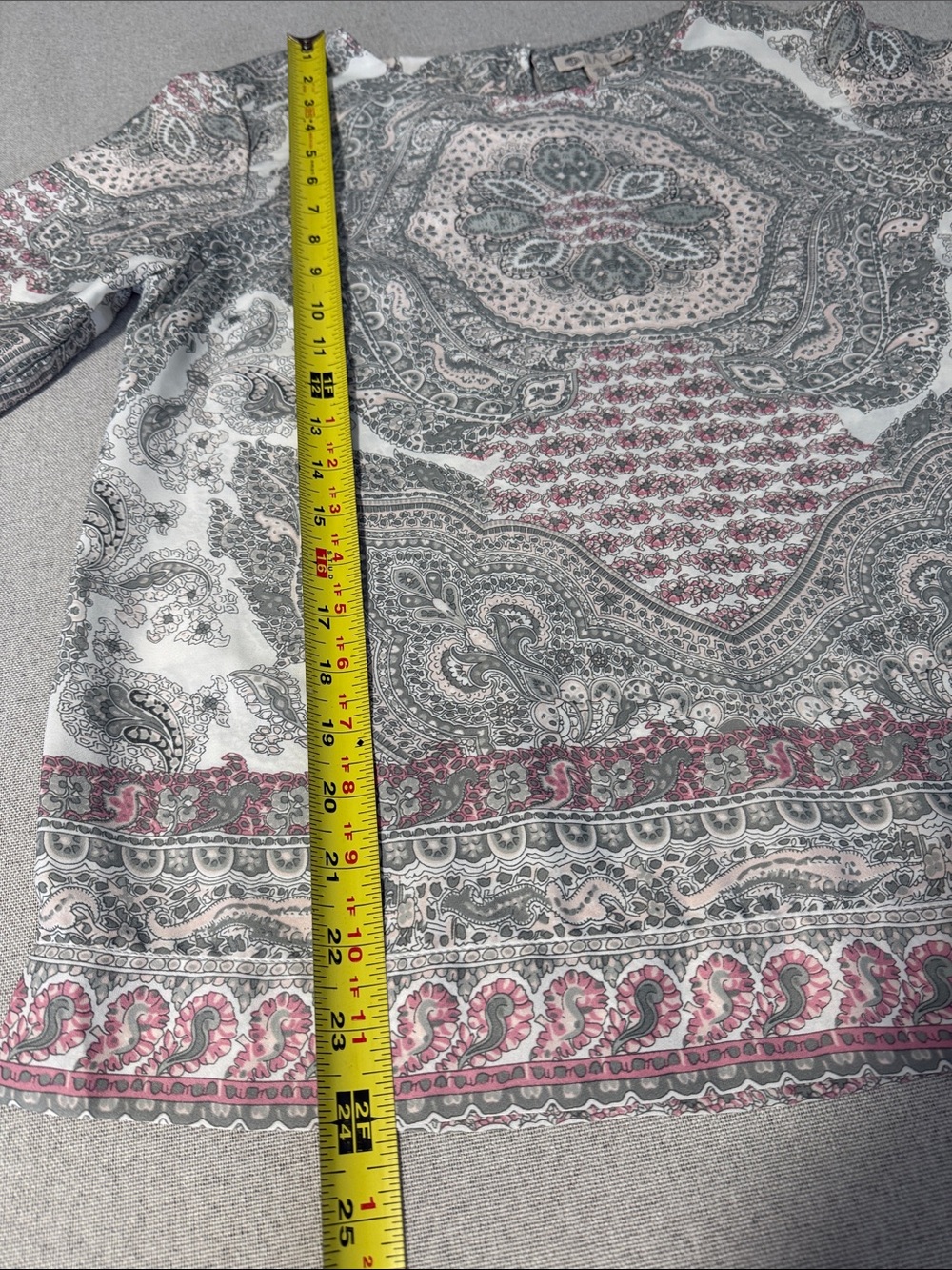 Lila Rose Women's Multi Print Boatneck Top in Gray and Dusty Pink SZS - Picture 10 of 14